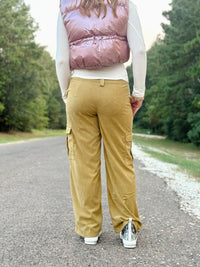 green-cargo-pants-pocket-belt loops-button-zipper